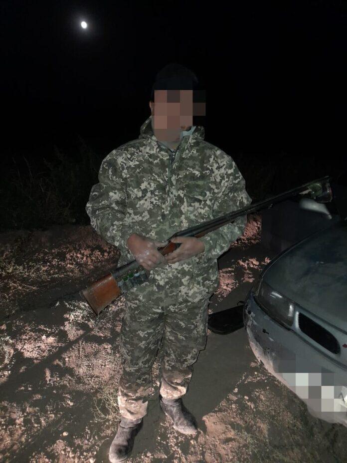 Полицейские Туркестанской области задержали браконьера с тушей кабана