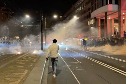 В Нидерландах неизвестные подожгли начальную школу в ходе протестов