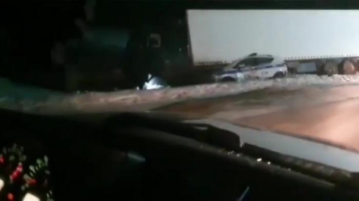 Фура снесла полицейское авто на блокпосту в Костанайской области
                12 января 2022, 12:42