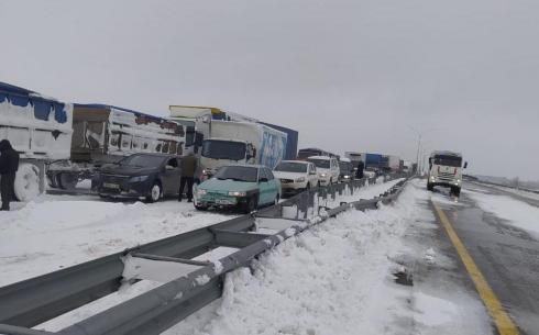 Почти 700 человек были спасены и эвакуированы ДЧС с дорог Карагандинской области за двое суток