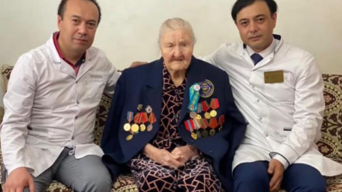 Медики и волонтеры поздравили ветеранов ВОВ и тружеников тыла в Шымкенте
                09 мая 2022, 15:36