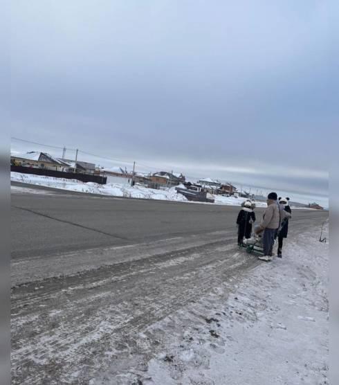 Остановку в микрорайоне Кунгей установили, но автобусы все равно проезжают мимо