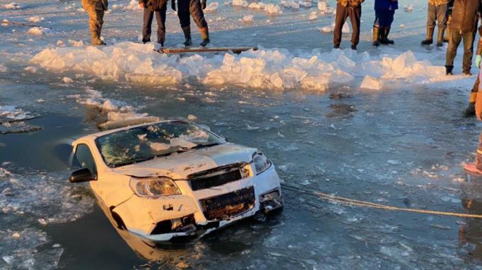 Авто сельского акима провалилось под лед в Костанайской области
                07 декабря 2022, 18:25