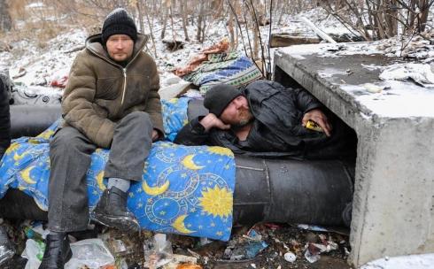 В Караганде рассказали, где можно преклонить голову и поесть бомжам