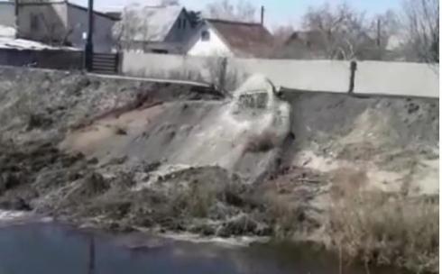 В Караганде в районе Фёдоровских дач вновь зафиксирован сброс канализационных нечистот
