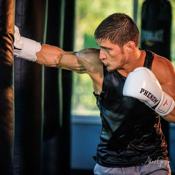 «В UFC Казахстан только набирает обороты». Мовсар Евлоев – о возвращении в клетку, форме «Жако» и поддержке казахского народа