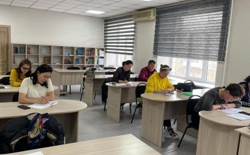 Казахскому и английскому языку бесплатно обучают в карагандинском центре «Шырақ»