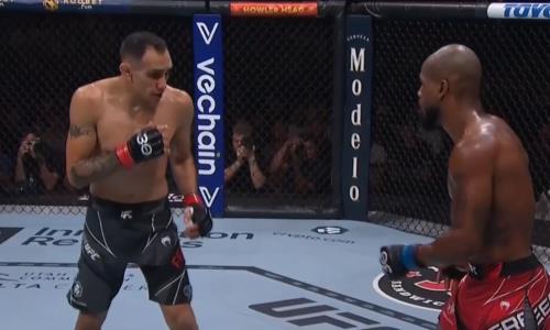 Видео полного боя Тони Фергюсон — Бобби Грин на UFC 291 с удивительным финалом