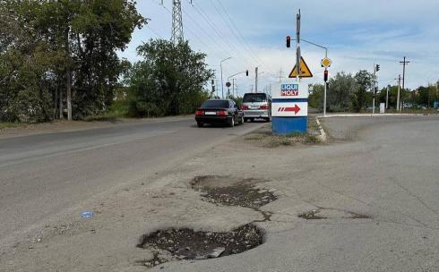 Яма на яме: в Караганде улицу Пичугина начнут капитально ремонтировать в сентябре