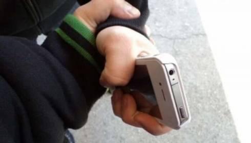 Мобильник, отобранный грабителями, вернули полицейские карагандинцу