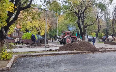 Почему в Караганде до сих пор не засыпали землей некоторые тепловые сети?