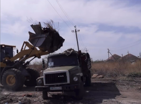 В Караганде в Пришахтинске и Новой Тихоновке начали убирать несанкционированные свалки