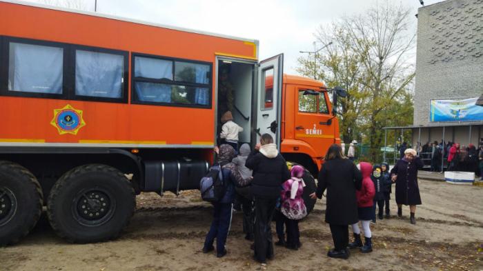 Пожар произошел в школе Семея: эвакуировали почти 400 детей
                23 октября 2023, 13:32