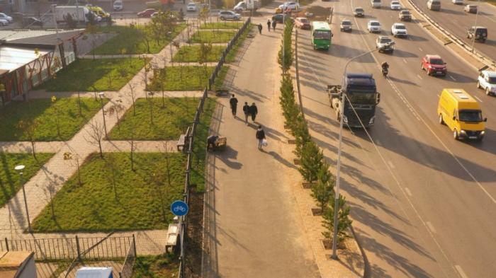 В Наурызбайском районе Алматы на 11 улицах обустраивают технические тротуары 
                28 ноября 2023, 19:05