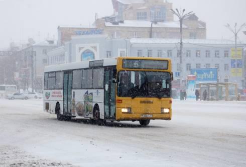 «Люди получают обморожения на остановках»: аким Караганды отчитал руководство автопарка № 5