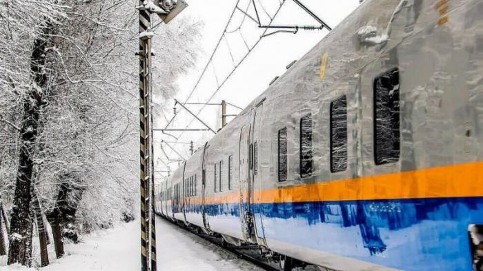 Пассажирские поезда массово задерживаются в Казахстане из-за чрезвычайной ситуации
                17 декабря 2023, 13:19