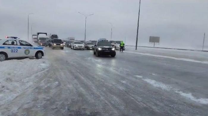 Казахстанских водителей, не подчинившихся требованиям о закрытии дорог, наказали
                03 января 2024, 19:33