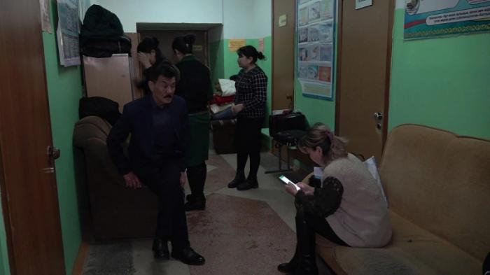 Учителя готовятся к занятиям прямо в коридоре в одной из школ в Алматинской области
                18 января 2024, 05:41