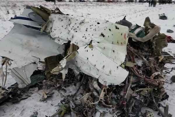 СК опубликовал кадры посадки украинских военнопленных в Ил-76
