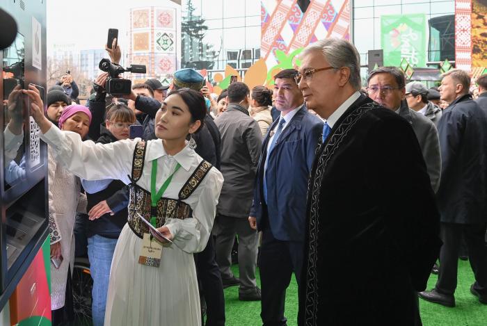 Глава государства посетил фестиваль Наурыз Фест