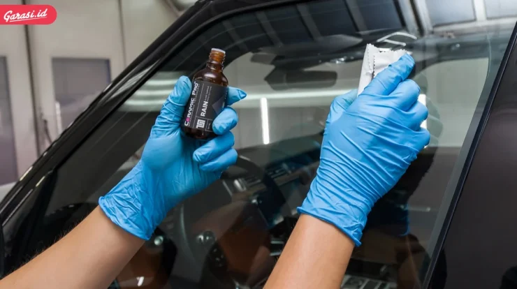 7 Cara Ampuh Hilangkan Jamur Kaca Mobil, Buktikan Hasilnya Seketika!