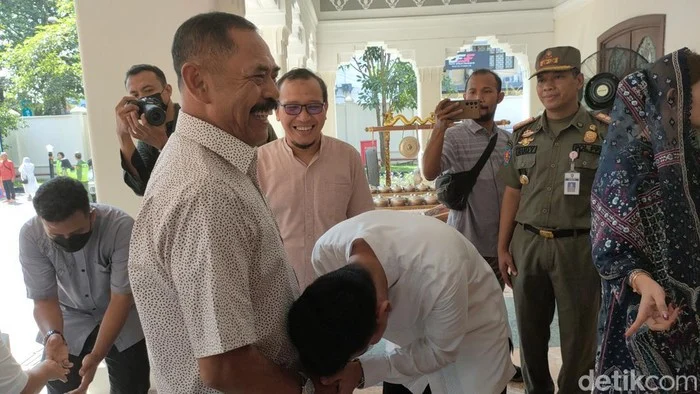 FX Rudy Tiba di Loji Gandrung Solo, Dari Tuan Rumah Jadi Tamu di Open House Bergengsi!