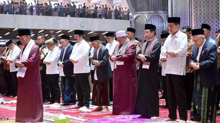 Jokowi dan Iriana Gelar Salat Idulfitri di Masjid Al‑Bina GBK, Jamaah Memadati Sejak Subuh