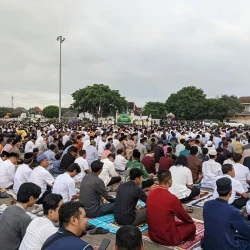 KPK Fasilitasi 67 Tahanan Salat Idul Fitri, Yaqut Cholil Qoumas Ikuti Ibadah di Gedung Merah Putih