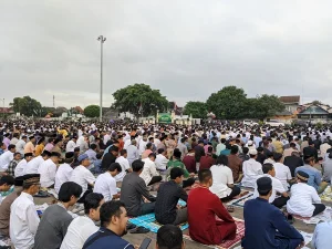 KPK Fasilitasi 67 Tahanan Salat Idul Fitri, Yaqut Cholil Qoumas Ikuti Ibadah di Gedung Merah Putih