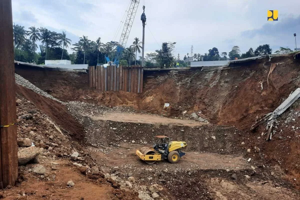 Lebaran Hari Pertama: Tol Bocimi Tersumbat 10 KM, Puncak Bogor Hancur, Jalan Tanah Merah Bangkalan Macet Panjang!