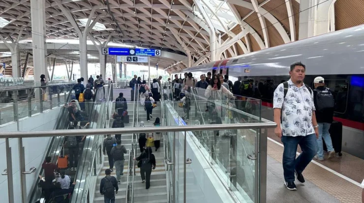 Lonjakan Penumpang Whoosh Naik hingga 30% di Lebaran 2026: KCIC Siapkan 653.888 Tiket untuk Mudik Nasional