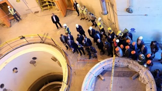 Mengapa Program Nuklir Iran Lebih Mengancam Daripada Irak dan Libya—Analisis Arab‑Turki dan Dampak Lingkungan Konflik