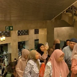 Ribuan Jemaah Salat Idulfitri Bersatu di Gelora Pakansari dan Bencingah Agung: Sinergi Bupati dengan Masyarakat