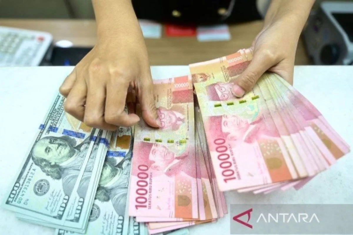 Rupiah Terancam Jatuh! Pengetatan Valas Dijadikan Tameng, Benarkah Efektif?