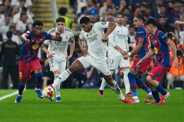 Álvaro Arbeloa Balas Isu Konflik, Tetap Tegas di Tengah Sorotan Real Madrid