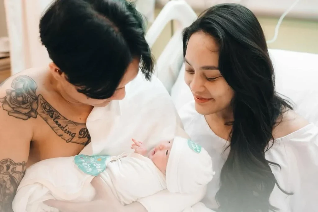 Andrew, Si Bayi Lucu Erika Carlina, Guncang Layar Lebar dengan Debut Syuting di Film 'Landasan' Andrew, Si Bayi Lucu Erika Carlina, Guncang Layar Lebar dengan Debut Syuting di Film 'Landasan'