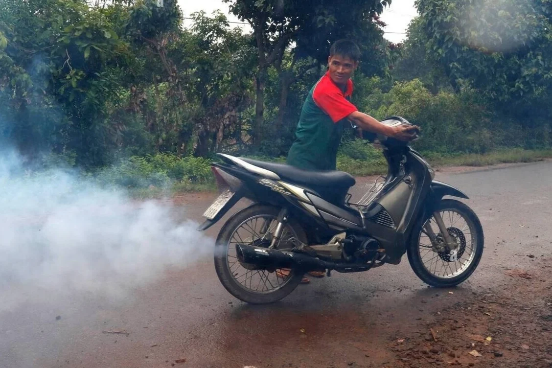 Asap Knalpot Motor 2‑Tak Ngebul Wangi: Fakta, Penyebab, dan Dampaknya