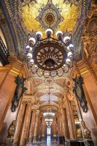 Azizah Salsha Memukau di Palais Garnier: 8 Foto Eksklusif yang Menampilkan Keindahan Bersejarah Paris