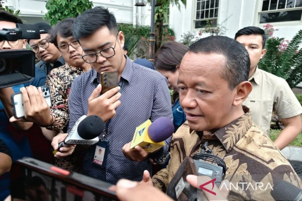 Bahlil Pusing, Cadangan LPG Menipis: Kini Stok Tembus 10 Hari, Pemerintah Siapkan Solusi Stabil!