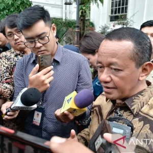 Bahlil Pusing, Cadangan LPG Menipis: Kini Stok Tembus 10 Hari, Pemerintah Siapkan Solusi Stabil!