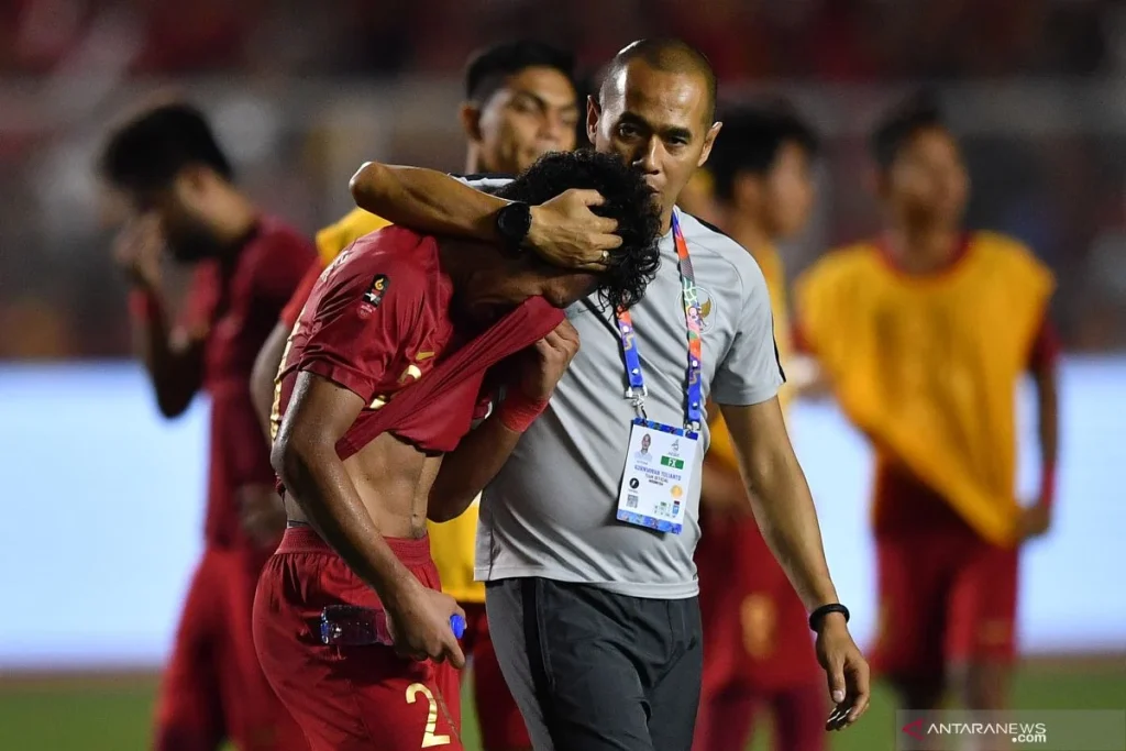 Biang Kerok Kekalahan! Kurniawan Dwi Yulianto Bongkar Taktik Timnas Indonesia U-17 Usai Dibungkam Malaysia Biang Kerok Kekalahan! Kurniawan Dwi Yulianto Bongkar Taktik Timnas Indonesia U-17 Usai Dibungkam Malaysia