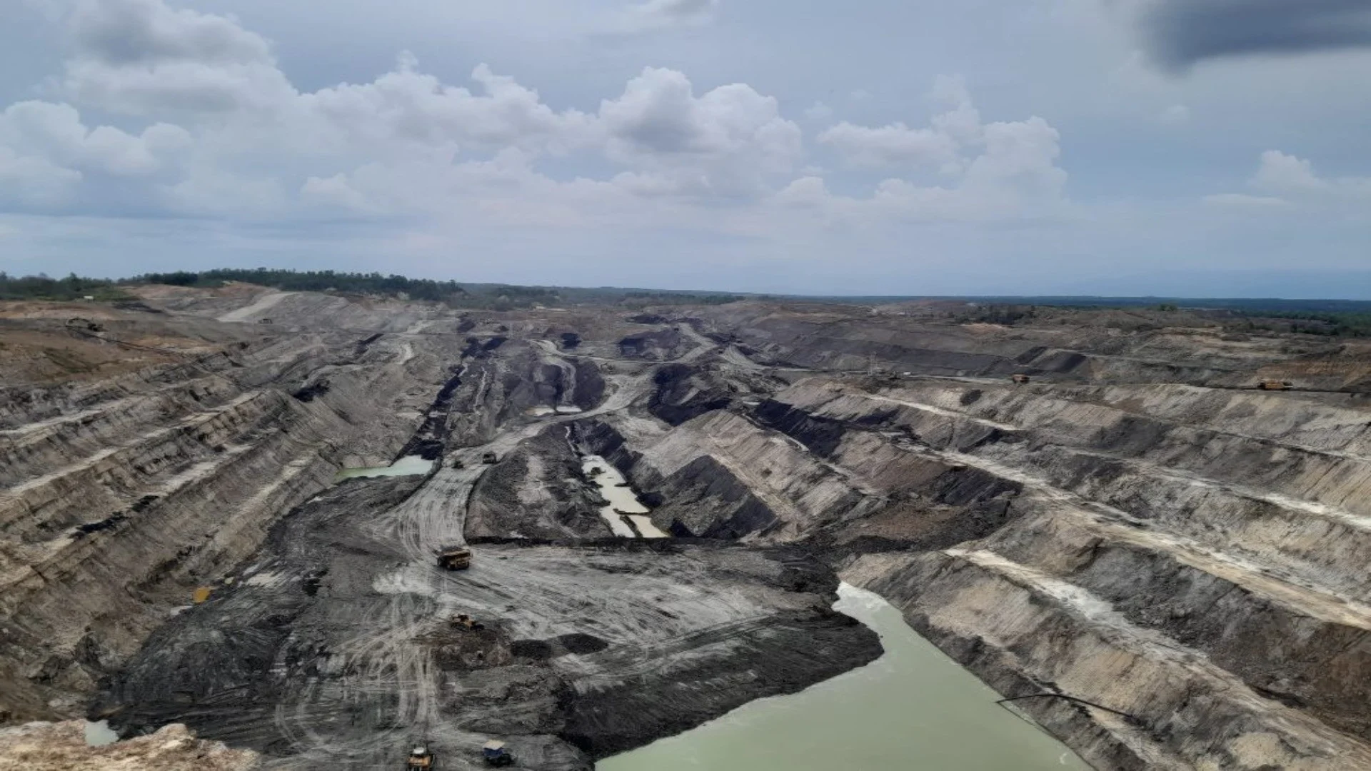 BUMI Resources Tbk: Dari Revitalisasi Keuangan hingga Diversifikasi Emas, Peluang Investasi di Tengah Persaingan Batu Bara