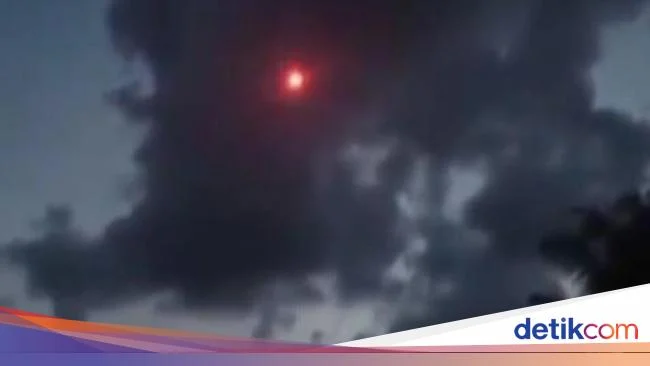 CCTV Malang Ungkap Fenomena Benda Bercahaya di Langit, Warga Gelisah, BMKG Tegaskan Tidak Perlu Panik