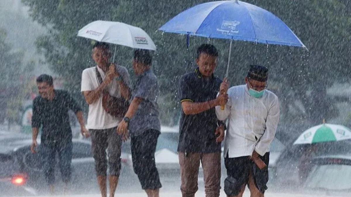 Cuaca Indonesia 12 April 2026: Cerah di Madura, Hujan Ringan di Sebagian Besar Wilayah, Waspadai Perubahan Musim