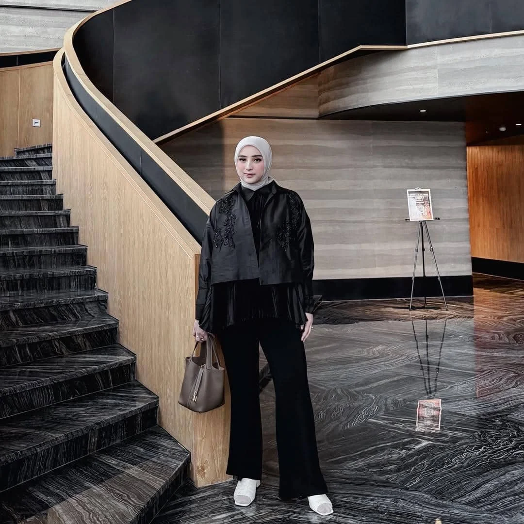 Dinan Fajrina: Dari Sorotan Kasus hingga Sukses Bisnis Fashion, Profil Lengkap Sang Influencer Bandung