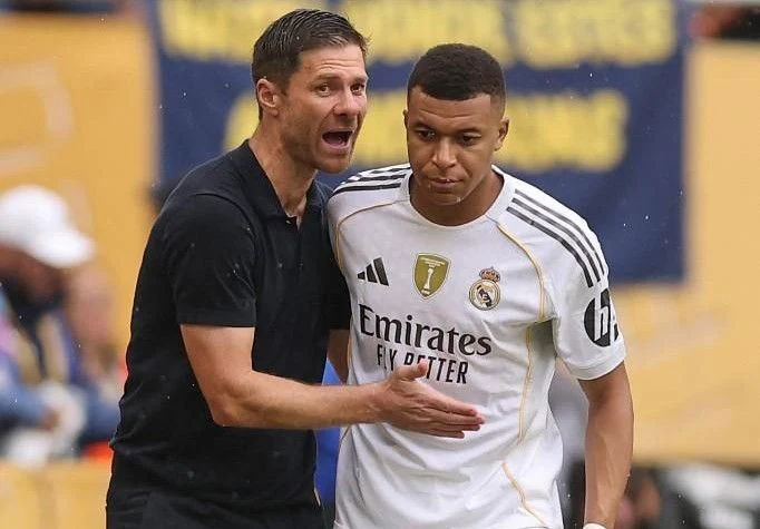 Domino Keputusan Chelsea: Liam Rosenior Dipecat, Liverpool Terancam Gagal Rekrut Xabi Alonso