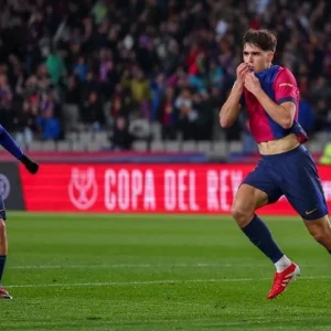Drama di Anfield: Pau Cubarsí Dikeluarkan, Barcelona Tersungkur 0-2 dari Atletico Madrid
