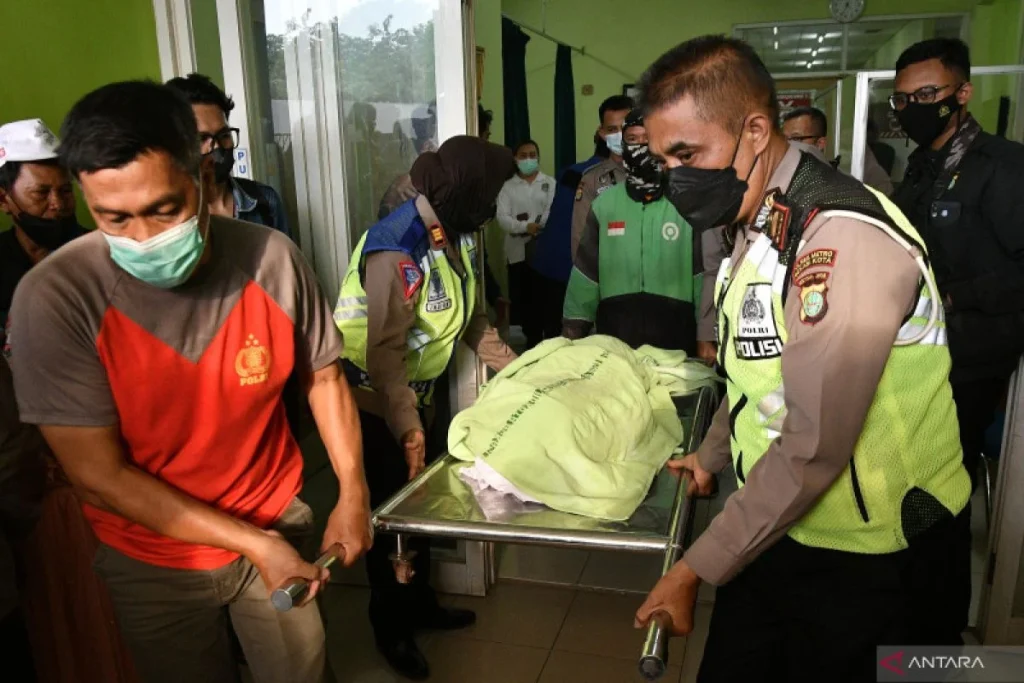 Drama di Stasiun Bekasi: Karyawan Alice Norin Selamat dari Kecelakaan Kereta Bekasi, Terlempar Keluar dengan Cerita Mengharukan