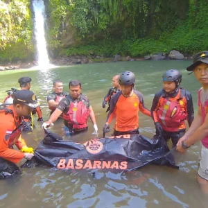 Drama Evakuasi 9 Jam: Lisa Pratiwi Tertahan di Bawah Batu Air Terjun Tibu Ijo Lombok