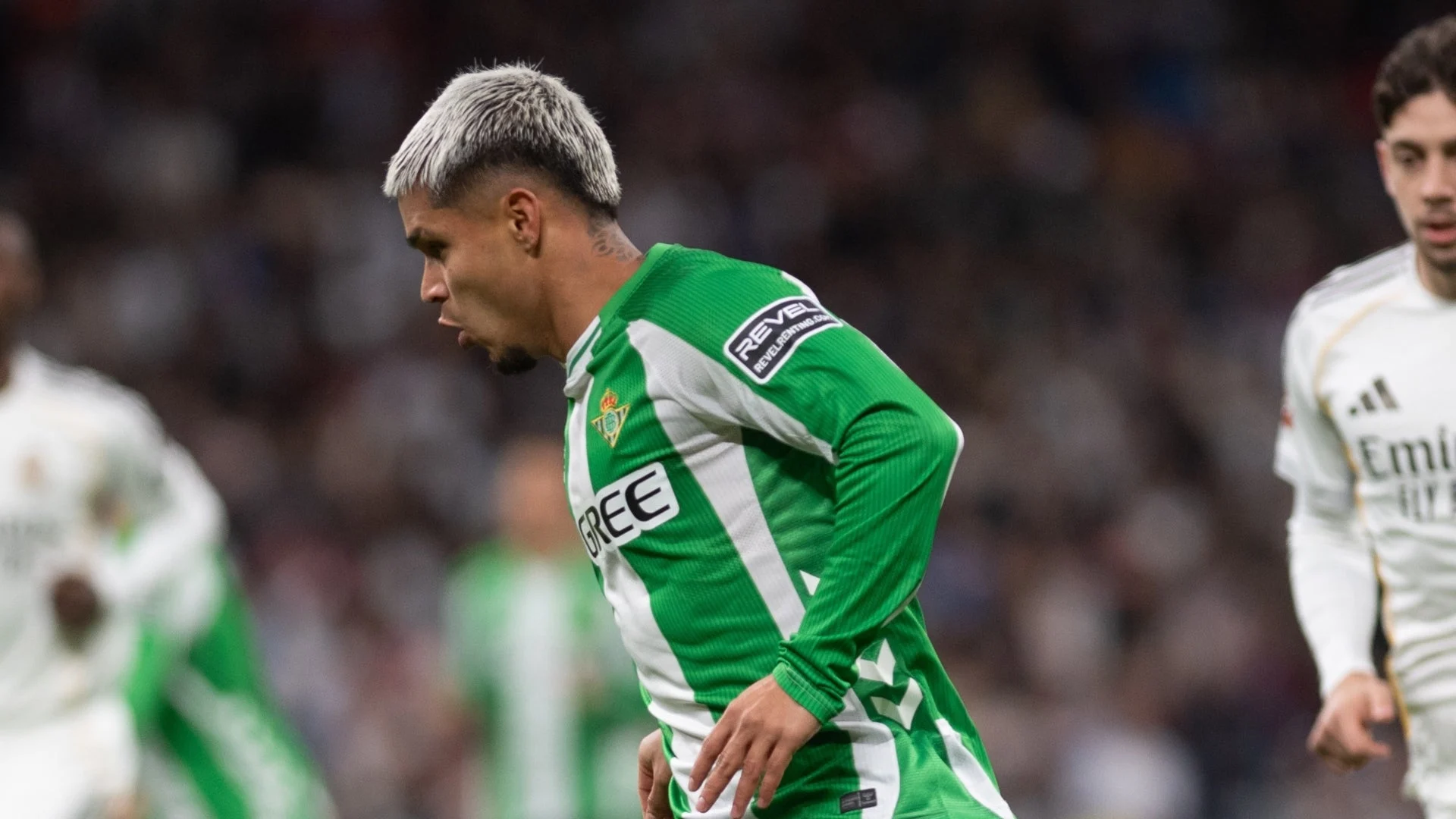 Drama Penalti di Braga: Cucho Hernández Selamatkan Real Betis dari Kekalahan